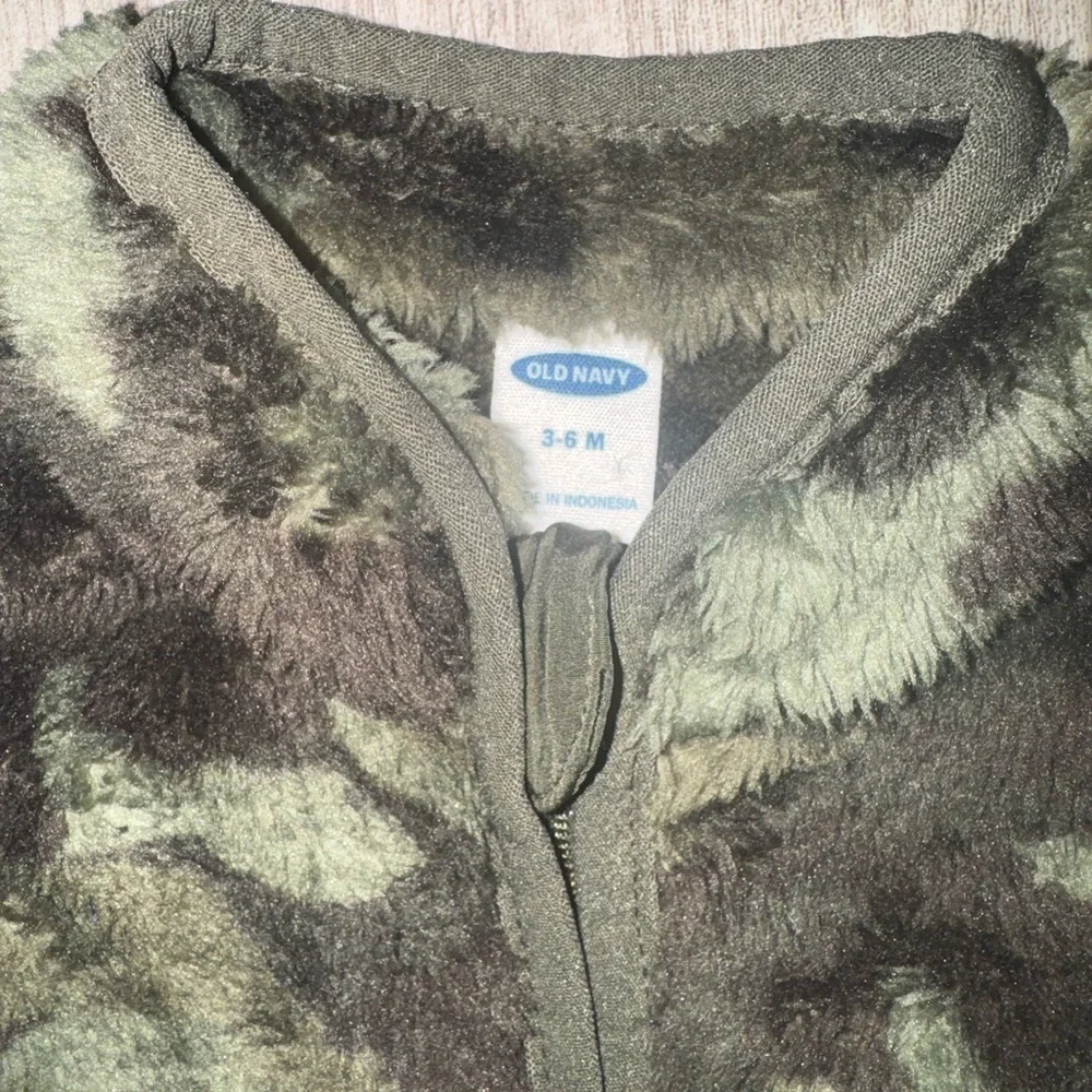 Old Navy Green Camouflage Fleece Vest